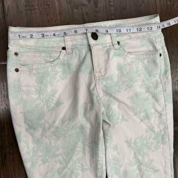 Life in Progress Jeans - Picture 6 of 9